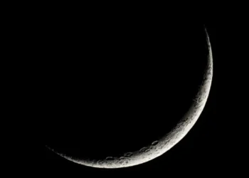 Bulan Hitam menutupi cahaya bulan. (Sumber: bustle.com)