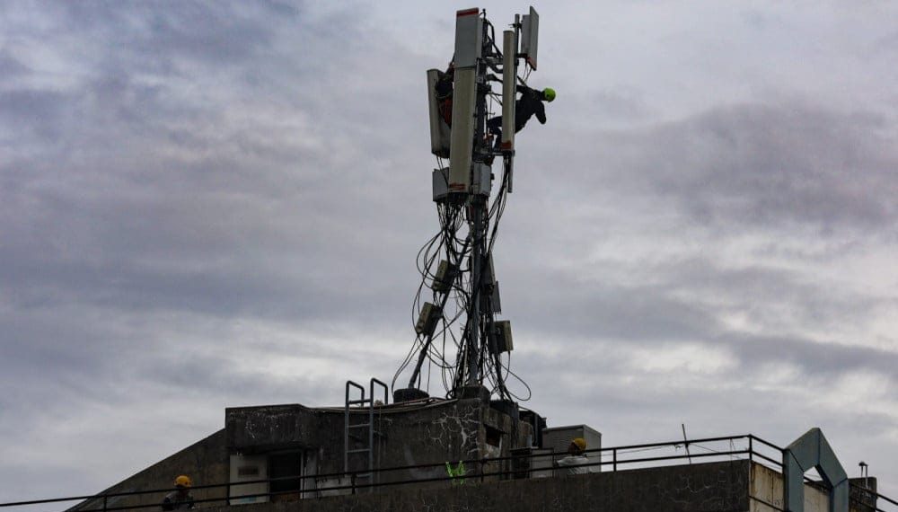 Lelang spektrum 1,4 GHz dari Komdigi ramai diminati. Telkom, Indosat, Sinar Mas, hingga anak usaha WiFi masuk e-Auction untuk sediakan internet tetap cepat dan lebih merata.