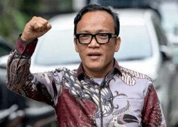 Immanuel Ebenezer saat masih menjabat sebagai Wamenaker—menampilkan sosok politisi yang kini menjadi sorotan publik usai terjaring OTT KPK. (Sumber: Tempo.co)