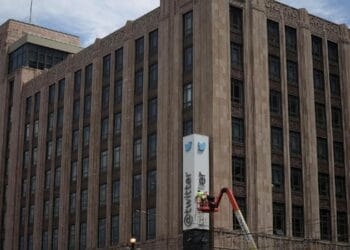 Suasana kantor Twitter (sekarang X) di San Francisco, menandai perubahan besar pasca akuisisi Elon Musk. (Sumber: Reuters)