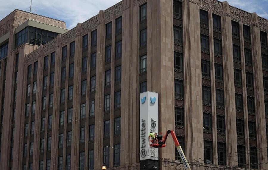 Suasana kantor Twitter (sekarang X) di San Francisco, menandai perubahan besar pasca akuisisi Elon Musk. (Sumber: Reuters)