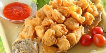 Ilustrasi ikan goreng tepung crispy — menggambarkan kerenyahan tekstur luar yang menjadi ciri khas resep-resep ikan goreng praktis. (Sumber: Sajian Sedap)