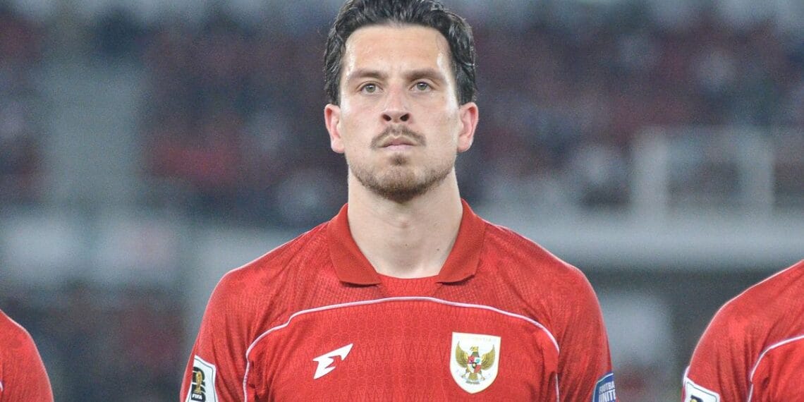 Thom Haye dalam jersey Timnas Indonesia diperkenalkan sebagai rekrutan baru Persib Bandung. (Sumber: KOMPAS.com/ADIL NURSALAM)