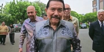 Mantan Kepala BIN Hendropriyono menduga ada pihak asing sebagai dalang di balik demo ricuh DPR. Ia menyebut pelaku non-negara yang memiliki pengaruh besar, dan sedang pergunakan pihak di dalam negeri sebagai kaki tangan. Mantan Kepala BIN, A.M Hendropriyono Sumber: Istimewa