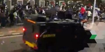 Suasana kendaraan taktis Barracuda yang diduga melindas pengemudi ojek online di Jakarta. (Sumber: Viva.co.id)