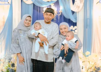 Aji Darmaji, suami Mpok Alpa, mengenang momen terakhir bersama almarhumah di kediamannya di Ciganjur, Jakarta Selatan. (Sumber: Instagram/nina_mpokalpa)