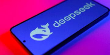 Logo DeepSeek pada perangkat digital, menggambarkan ekosistem AI terbaru dari perusahaan tersebut. (Sumber: Communications Today)