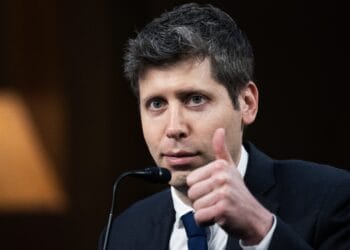 Sam Altman, CEO OpenAI, berbagi pandangan futuristik tentang karier anak muda—bahkan sampai terpikir mereka bisa bekerja dari luar angkasa. (Sumber: Fortune via Getty Images)