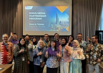 Rektor Binus University, Dr Nelly, menegaskan pentingnya pemahaman dasar AI untuk mahasiswa dari semua jurusan agar bisa memanfaatkannya secara etis dan produktif. (Sumber: Tribunnews)