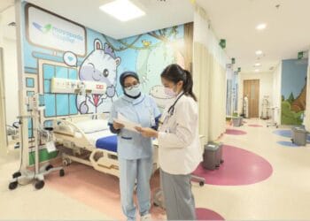Suasana ruangan IGD Anak di Mayapada Hospital dipenuhi nuansa ceria dan animasi—didesain khusus agar anak merasa nyaman dan tenang kala membutuhkan pertolongan darurat. (Sumber: Mayapada Hospital)
