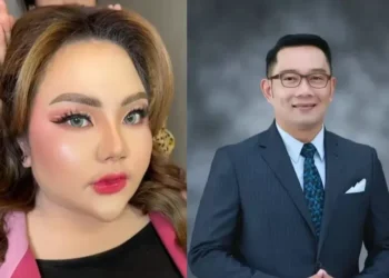 Mantan Gubernur Jawa Barat Ridwan Kamil dan Lisa Mariana, saat pengumuman hasil tes DNA—momen penting yang membekali kerangka berita ini. (Sumber: kaltimpost.com)
