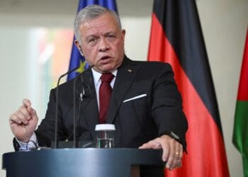 Perdana Menteri Yordania, Jafar Hassan, menyampaikan pernyataan resmi dalam sebuah konferensi pers di Amman—menyoroti respons kritis terhadap visi "Israel Raya". (Sumber: Reuters)