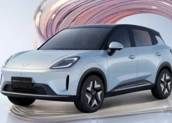 Wuling Bingo S tampak elegan dengan desain SUV kompak modern, siap bersaing di pasar mobil listrik di bawah Rp 200 juta. (Sumber: Car2Day)