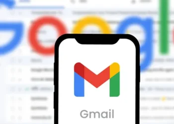 Ilustrasi pengguna Gmail yang terkena serangan phishing setelah data bocor — hati-hati sebelum klik atau angkat telepon. (Sumber: shutterstock)