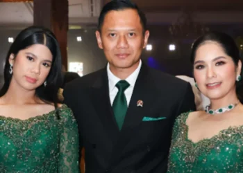 Annisa Pohan batal hadir di upacara kemerdekaan di Istana Negara karena memilih mendampingi putrinya, Aira, yang berulang tahun ke-17 tepat pada 17 Agustus. Simak alasannya di sini.
