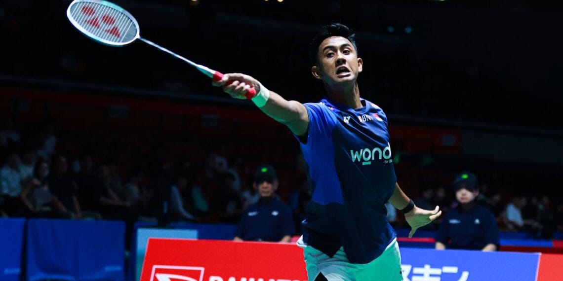 Alwi Farhan sedang bersiap di lapangan pertandingan menjelang Kejuaraan Dunia 2025. Sumber: dok. PBSI melalui detikSport.