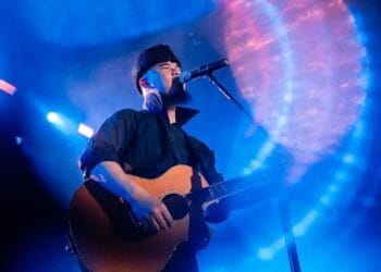 Ahmad Dhani menanggapi pernyataan Ariel NOAH bahwa penyanyi tak perlu urus royalti langsung—Dhani menekankan bahwa penyanyi tetap punya tanggung jawab moral untuk memastikan nasib komposer tidak terlunta. (Sumber: Era.id)