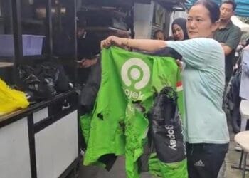 Jaket lusuh yang menjadi simbol kepergian dan perjuangan—menyentuh untuk mengenang Affan. (Sumber: Detik.com)