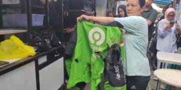 Jaket lusuh yang menjadi simbol kepergian dan perjuangan—menyentuh untuk mengenang Affan. (Sumber: Detik.com)