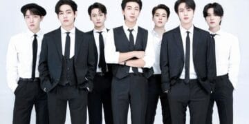 Seluruh anggota BTS yang masih menjadi tumpuan utama pendapatan HYBE, meski perusahaan mulai memperkuat basis lewat grup idol lainnya. (Sumber: BigHit Music/HYBE)
