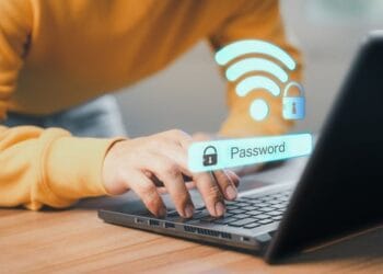 Simak langkah praktis untuk mengecek apakah ada orang tak dikenal yang menggunakan WiFi kamu—dari router hingga aplikasi. Ilustrasi password WiFi. FOTO/iStockphoto