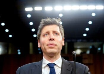 CEO OpenAI, Sam Altman, mengaku tidak lagi menggunakan Google Search karena lebih mengandalkan ChatGPT, terutama setelah peluncuran GPT-5 yang dipuji sebagai lompatan besar menuju AI sejati.