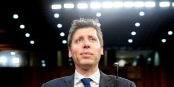 CEO OpenAI, Sam Altman, mengaku tidak lagi menggunakan Google Search karena lebih mengandalkan ChatGPT, terutama setelah peluncuran GPT-5 yang dipuji sebagai lompatan besar menuju AI sejati.