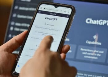 layanan bimbingan belajar online, yang kini menjadi simbol peringatan peningkatan dampak AI seperti ChatGPT pada bisnis edukasi digital. (Sumber: MakeUseOf)