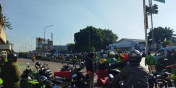 Kemacetan parah di kawasan Senen pagi hari, terlihat kendaraan mengular hingga flyover Senen. Foto: Fadil/detikcom