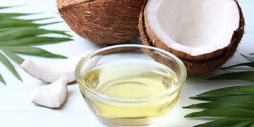 Ilustrasi minyak kelapa (Virgin Coconut Oil) yang biasa dipakai untuk memasak maupun perawatan kulit. (Sumber: Alodokter)