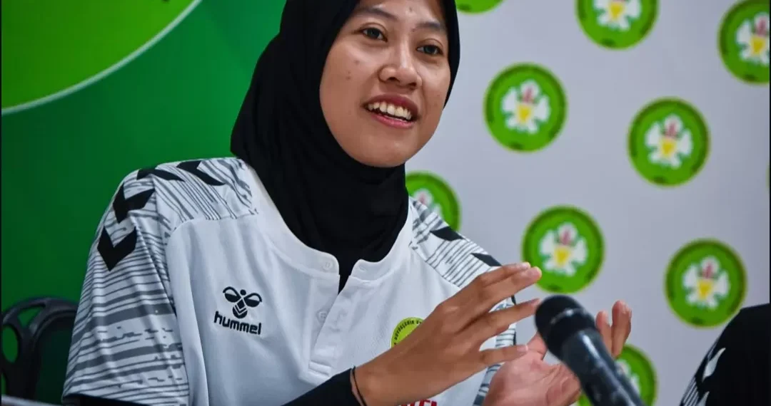 Megawati Hangestri Pertiwi mengungkap senyum hangat usai resmi menandatangani kontrak dengan klub Turki, Manisa BBSK—sebuah momen yang menandai babak baru dalam kariernya. (Sumber: Manisa BBSK Volleyball via Instagram)