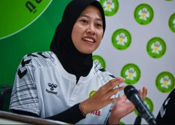 Megawati Hangestri Pertiwi mengungkap senyum hangat usai resmi menandatangani kontrak dengan klub Turki, Manisa BBSK—sebuah momen yang menandai babak baru dalam kariernya. (Sumber: Manisa BBSK Volleyball via Instagram)