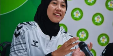 Megawati Hangestri Pertiwi mengungkap senyum hangat usai resmi menandatangani kontrak dengan klub Turki, Manisa BBSK—sebuah momen yang menandai babak baru dalam kariernya. (Sumber: Manisa BBSK Volleyball via Instagram)
