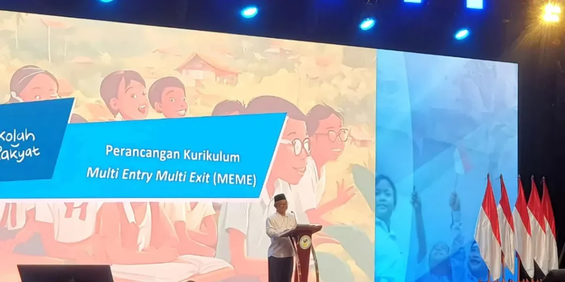 Kurikulum MEME untuk Sekolah Rakyat: Belajar Fleksibel, Mirip Sistem SKS Kampus Menteri Pendidikan Dasar dan Menengah, Abdul Mu’ti, tampil di atas panggung dengan latar presentasi besar bertuliskan “Perancangan Kurikulum Multi Entry Multi Exit (MEME)”—menggambarkan momen penting pengenalan kurikulum fleksibel untuk Sekolah Rakyat. (Sumber: ANTARA/Hana Dewi Kinarina)