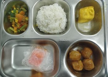 Hanya dengan Rp 10.000, menu sehat ala MBG ini bisa dibuat dengan buah, sayur, protein lokal sesuai petunjuk dr Tan Shot Yen. (Sumber: Kumparan)