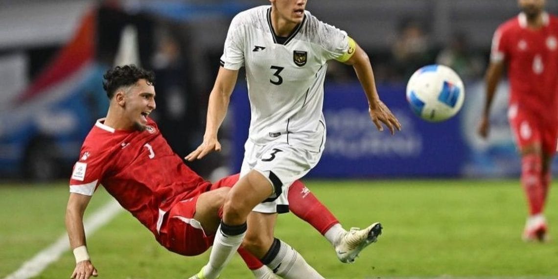 Timnas Indonesia tampil dominan namun gagal membobol gawang Lebanon dalam laga uji coba FIFA Matchday di Surabaya, berakhir imbang 0-0. Pelatih Kluivert soroti penyelesaian akhir. Foto: Merdeka.com