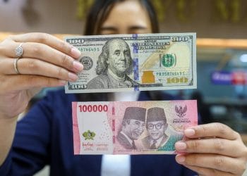 Dolar AS pagi ini melemah tipis terhadap rupiah di level Rp 16.605. Simak perkembangan terbaru kurs mata uang asing hari ini. (Sumber: Bisnis.com)
