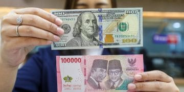 Dolar AS pagi ini melemah tipis terhadap rupiah di level Rp 16.605. Simak perkembangan terbaru kurs mata uang asing hari ini. (Sumber: Bisnis.com)