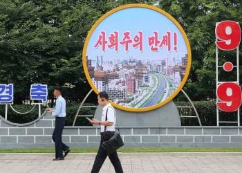 Suasana Kota Pyongyang, ibu kota Korea Utara, menunjukkan jalan-jalan dan spanduk propaganda. (Sumber: AP Photo)