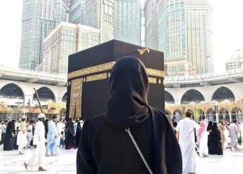 Panduan lengkap tata cara Umroh untuk perempuan sesuai ajaran Islam. Lengkap dengan persiapan, syarat, doa, serta tuntunan ibadah dari rumah hingga tanah suci. (Sumber: himpuh.or.id)