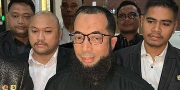KPK mendalami dugaan permintaan uang percepatan kepada Ustaz Khalid Basalamah oleh oknum Kementerian Agama terkait kuota haji khusus 2024, termasuk pengembalian dana dalam mata uang asing. Foto: Antara