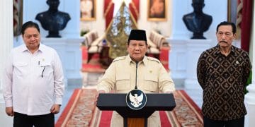 Presiden Prabowo merubah 8 Program Cepat Pemerintah 2025, termasuk kenaikan gaji ASN, pejabat, dan pembentukan Badan Penerimaan Negara untuk memperkuat kebijakan fiskal serta kesejahteraan aparatur. Sumber: Sekretariat Negara RI