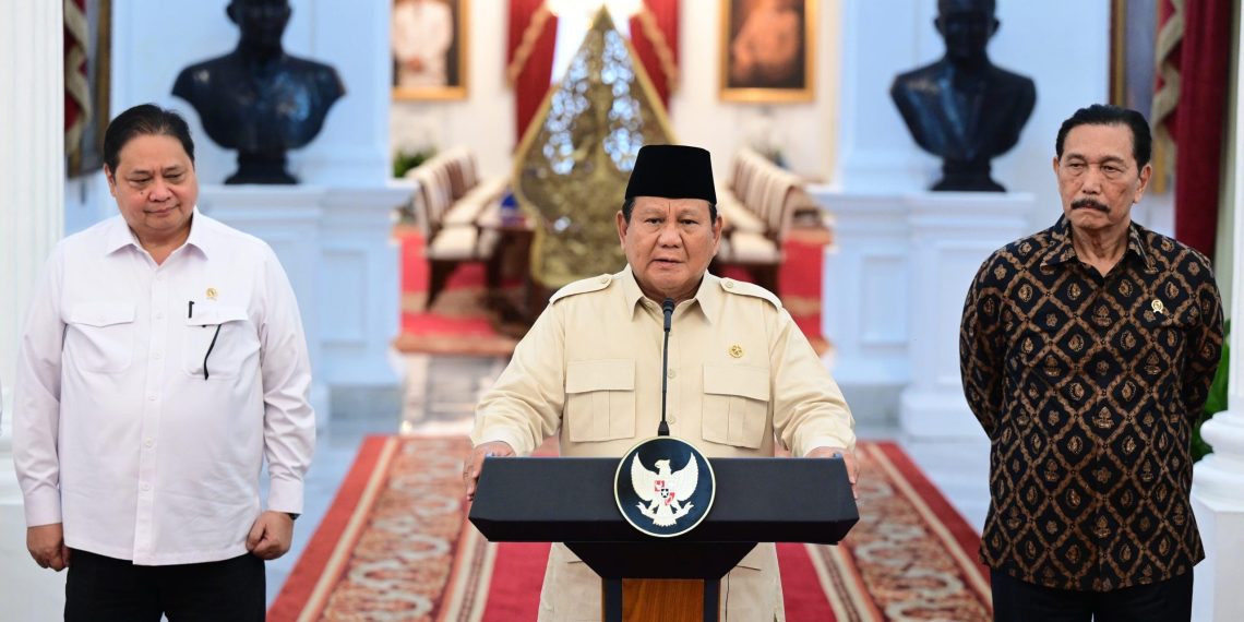 Presiden Prabowo merubah 8 Program Cepat Pemerintah 2025, termasuk kenaikan gaji ASN, pejabat, dan pembentukan Badan Penerimaan Negara untuk memperkuat kebijakan fiskal serta kesejahteraan aparatur. Sumber: Sekretariat Negara RI