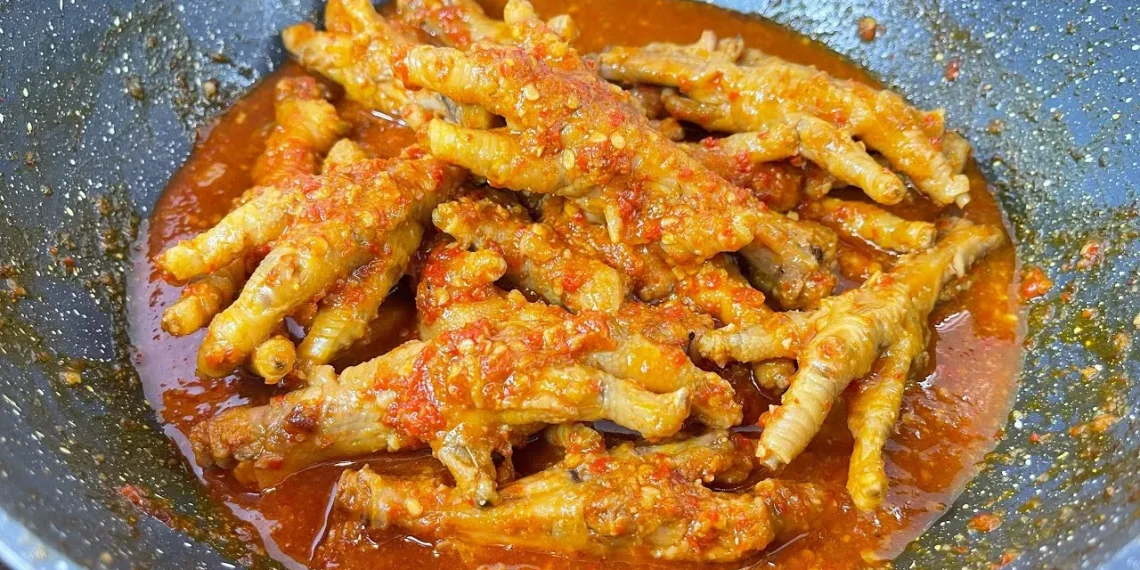Hidangan ceker mercon pedas dengan tekstur empuk dan bumbu meresap. (Sumber: Yummy.co.id)