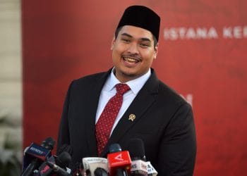 Sosok yang disebut kuat menjadi pengganti Menpora Dito Ariotedjo dikabarkan sedang berada di luar kota sehingga belum bisa dilantik—ilustrasi Menpora baru. (Sumber: ANTARA via The Jakarta Post)