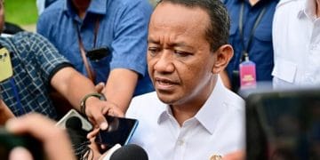 Penghentian operasional tambang Freeport selama tiga minggu berdampak besar pada pendapatan negara. Pemerintah fokus pada pencarian lima pekerja yang masih terjebak di bawah tanah. (Sumber: BPMI Setpres)