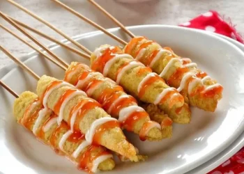 Telur gulung yang baru digoreng dengan tekstur renyah, disajikan bersih dan menggugah selera—camilan simpel yang digemari banyak anak di Indonesia. (Sumber: Instagram/ @trisulistijani.2908)