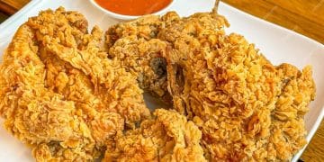 Rahasia bumbu marinasi ayam KFC rumahan yang gurih, renyah, dan mudah dibuat. Lengkap dengan resep sederhana, ekstra pedas, tips memasak, serta FAQ. (Sumber foto: radarlambar.bacakoran.co)