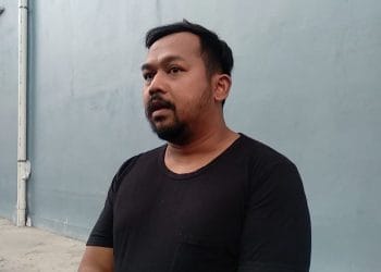 Komedian Bedu (Harabdu Tohar) resmi mengajukan gugatan cerai terhadap istrinya, Irma Kartika Anggreani. Sidang perdana dijadwalkan digelar 30 September dan proses perceraian kini berjalan melalui sistem e-Court. Foto: KOMPAS/ANDIKA ADITIA