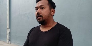 Komedian Bedu (Harabdu Tohar) resmi mengajukan gugatan cerai terhadap istrinya, Irma Kartika Anggreani. Sidang perdana dijadwalkan digelar 30 September dan proses perceraian kini berjalan melalui sistem e-Court. Foto: KOMPAS/ANDIKA ADITIA